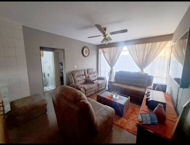 2 BEDROOM APARTMENT SOLD IN VANDERBIJLPARK CW 3